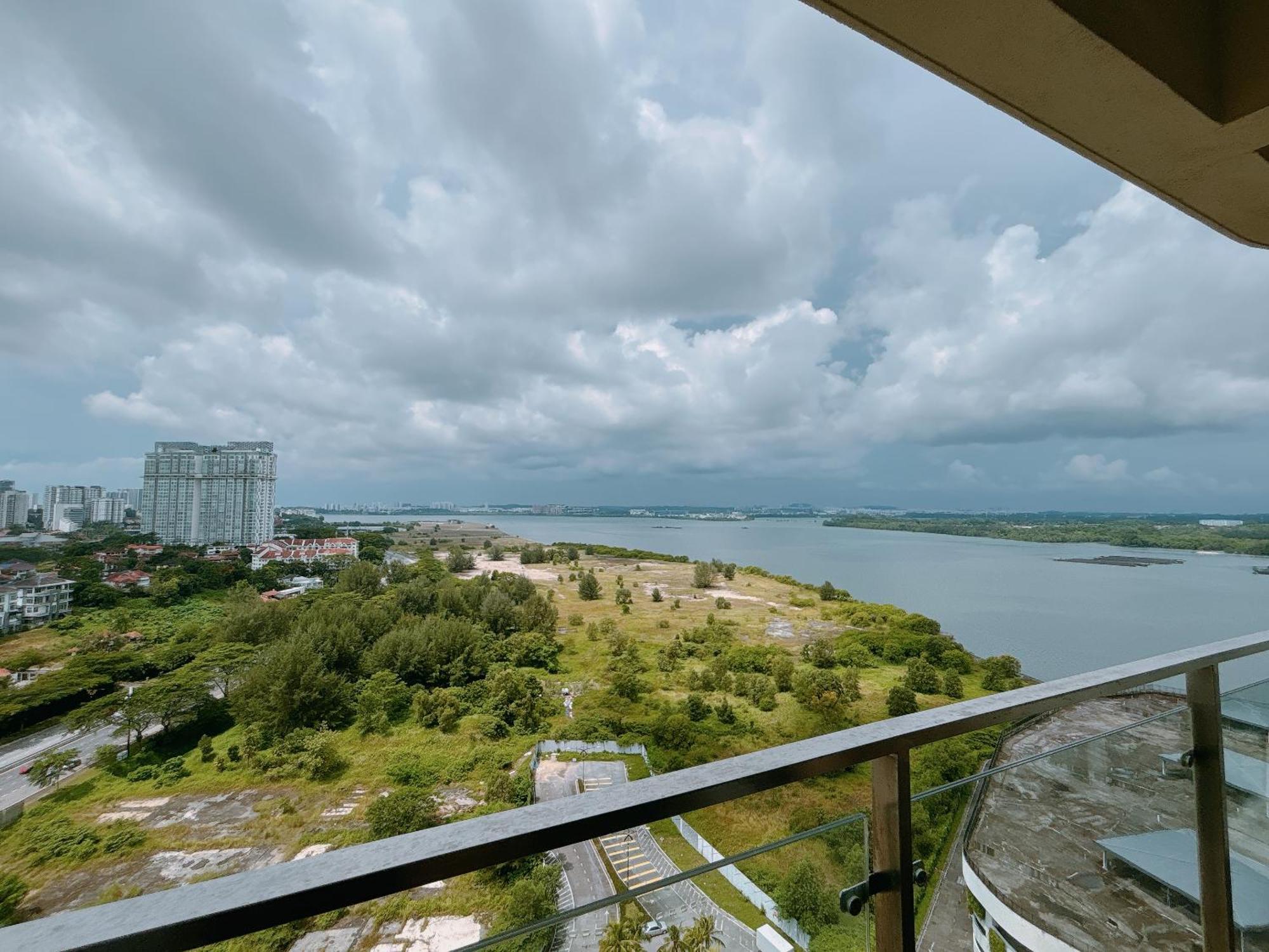 Seafront Country Garden Danga Bay By Lions Bay Apartment Джохор Бахру Стая снимка