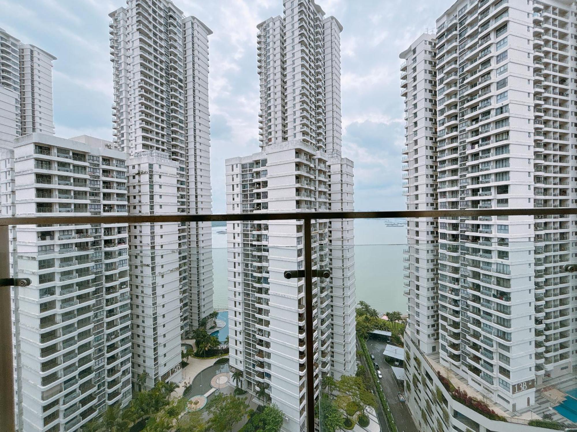 Seafront Country Garden Danga Bay By Lions Bay Apartment Джохор Бахру Стая снимка
